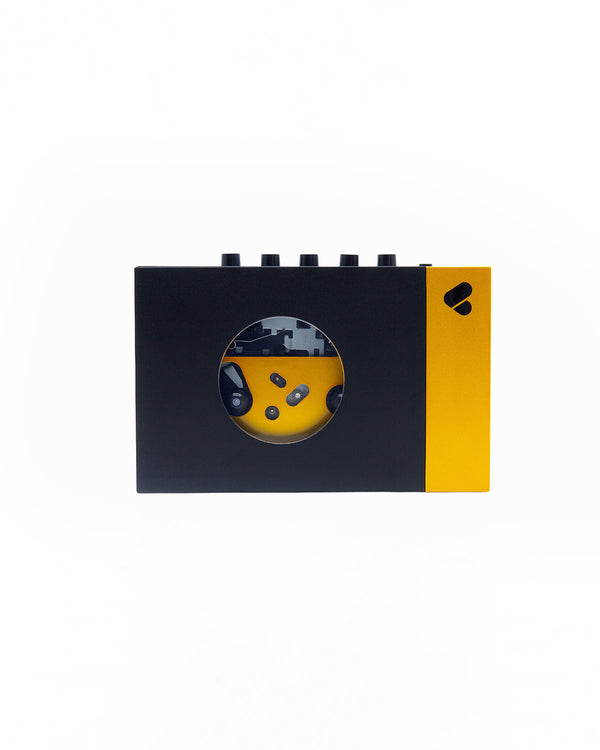 Reproductor de casetes negro y amarillo • Amy
