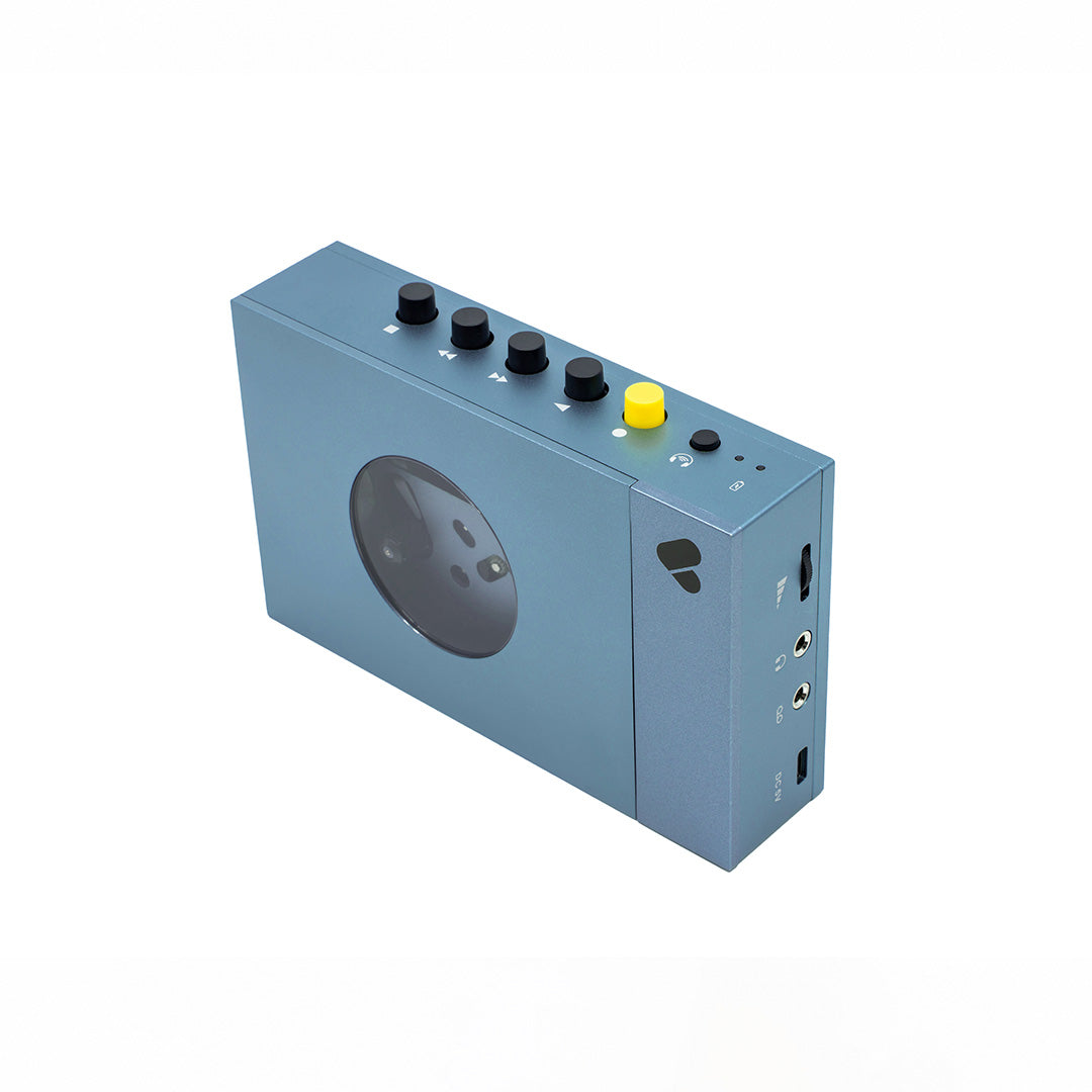 Blauer Kassettenspieler • Kurt