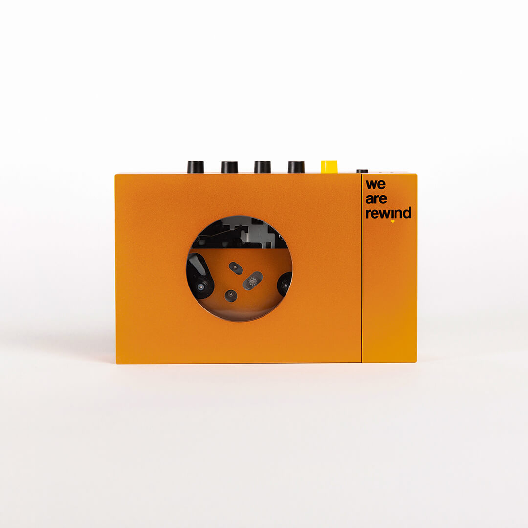 Orangefarbener Kassettenspieler + Leere Kassette